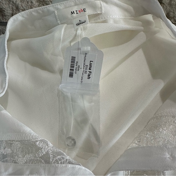Pintucked Button Down Lace Dress Shirt. Size L white - Picture 5 of 5